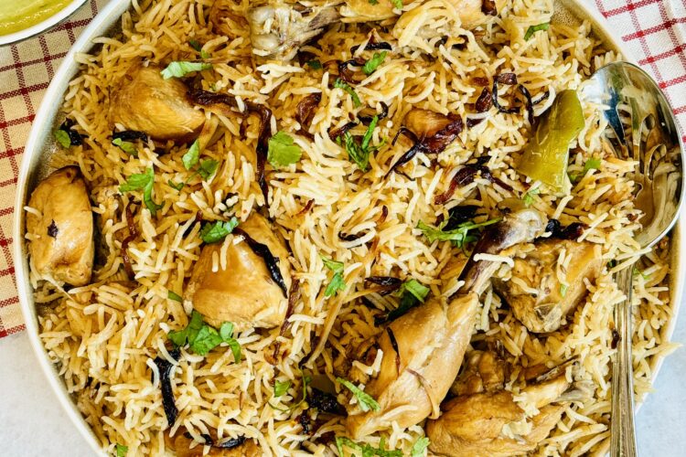 One-pot Pakistani Chicken Pulao with tender chicken, fluffy basmati rice, and aromatic spices served in a bowl